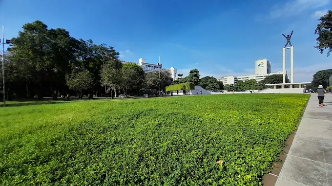 Bermain di Taman Interaktif