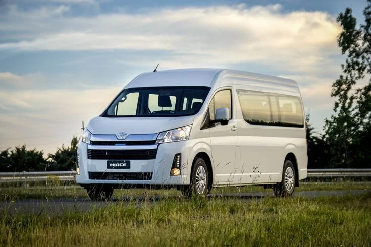 Mobil Wisata Hiace Commuter