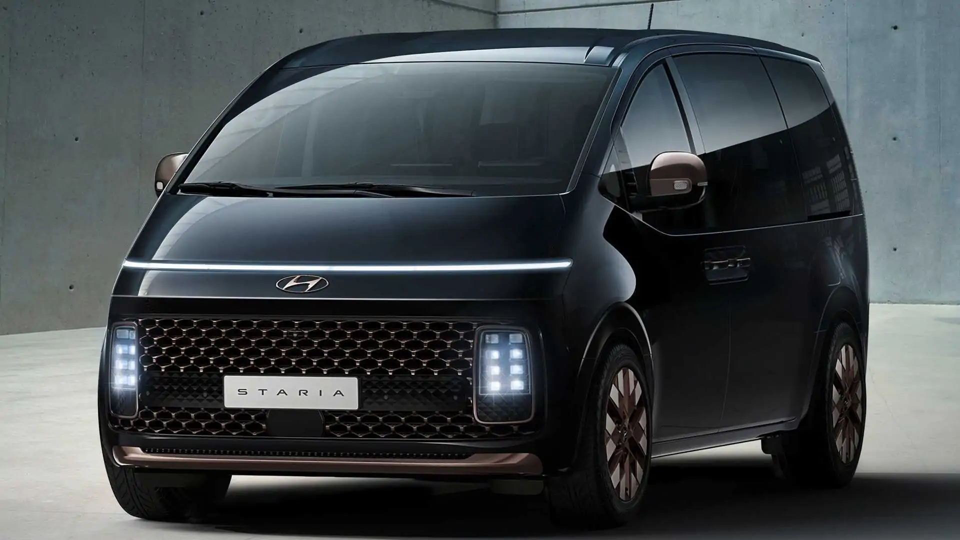 Hyundai Staria 