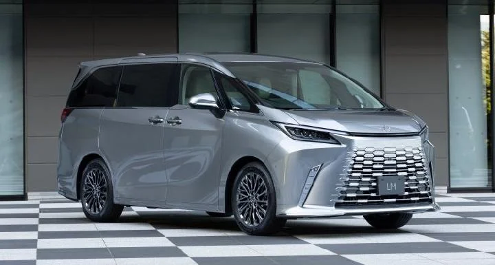 Lexus LM 350