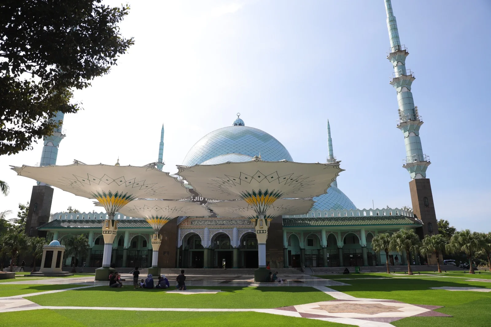 Masjid Raya Al-Azhom