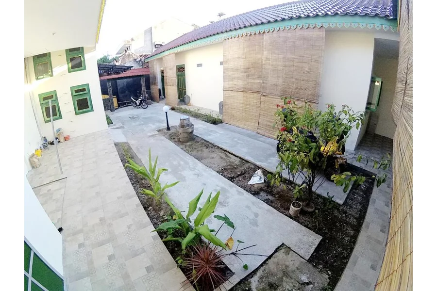 Ngadiwinatan Alleyway Guest House