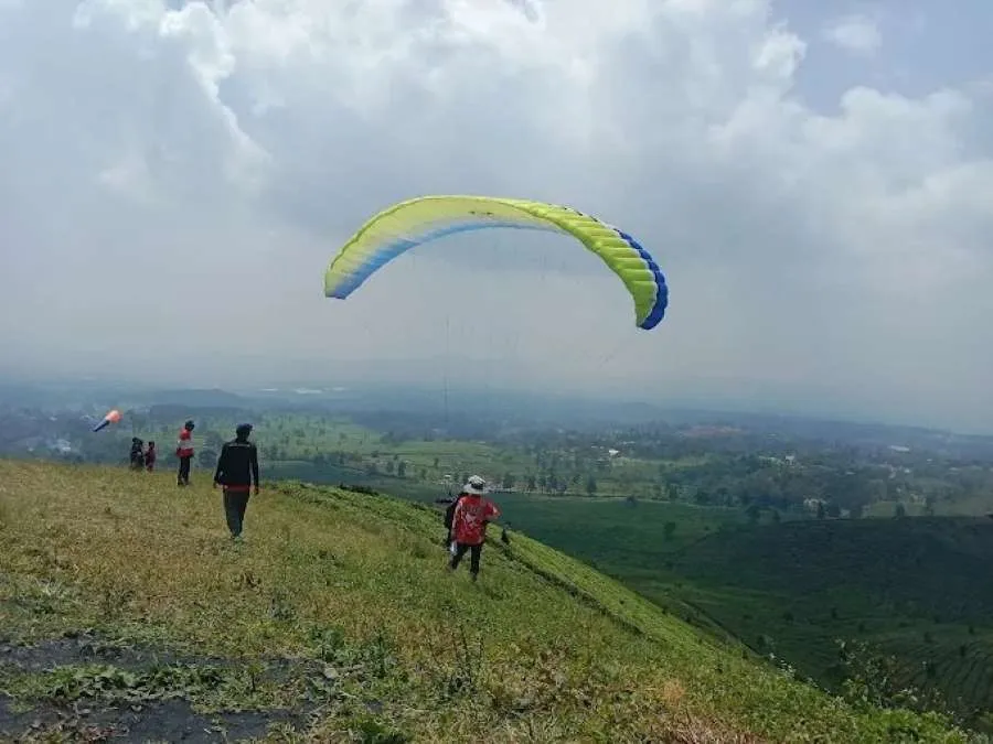 Paralayang Bukit Santiong