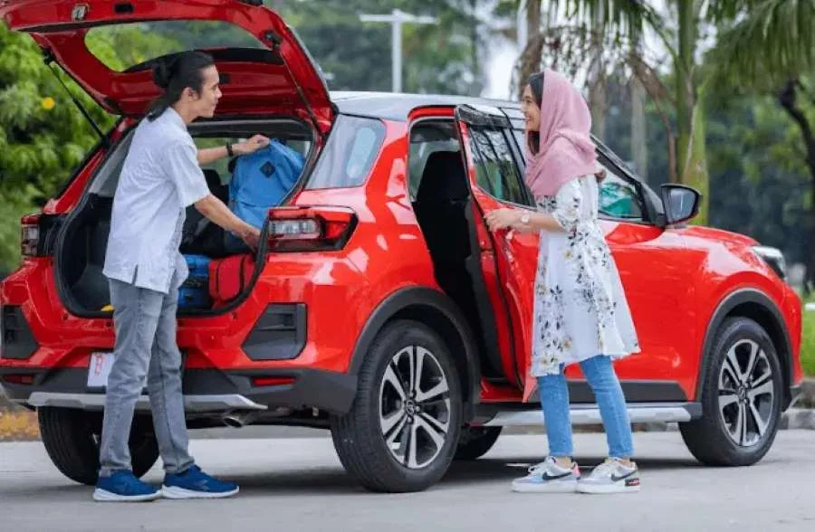 Naik Mobil Pribadi