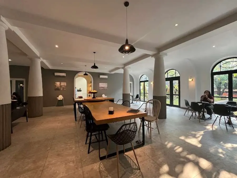 Fountain Head Cafe & Co‐Living (Meruya Utara, Jakarta Barat)