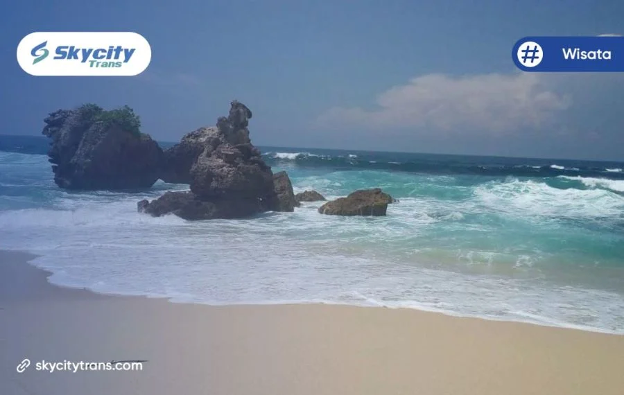 Pantai di Malang Selatan - Skycity Trans