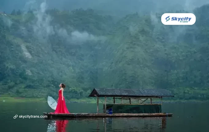 Telaga Menjer Floating Cafe