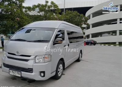 Sewa Hiace Jakarta untuk Lansia: Pilihan Armada Nyaman dan Aman