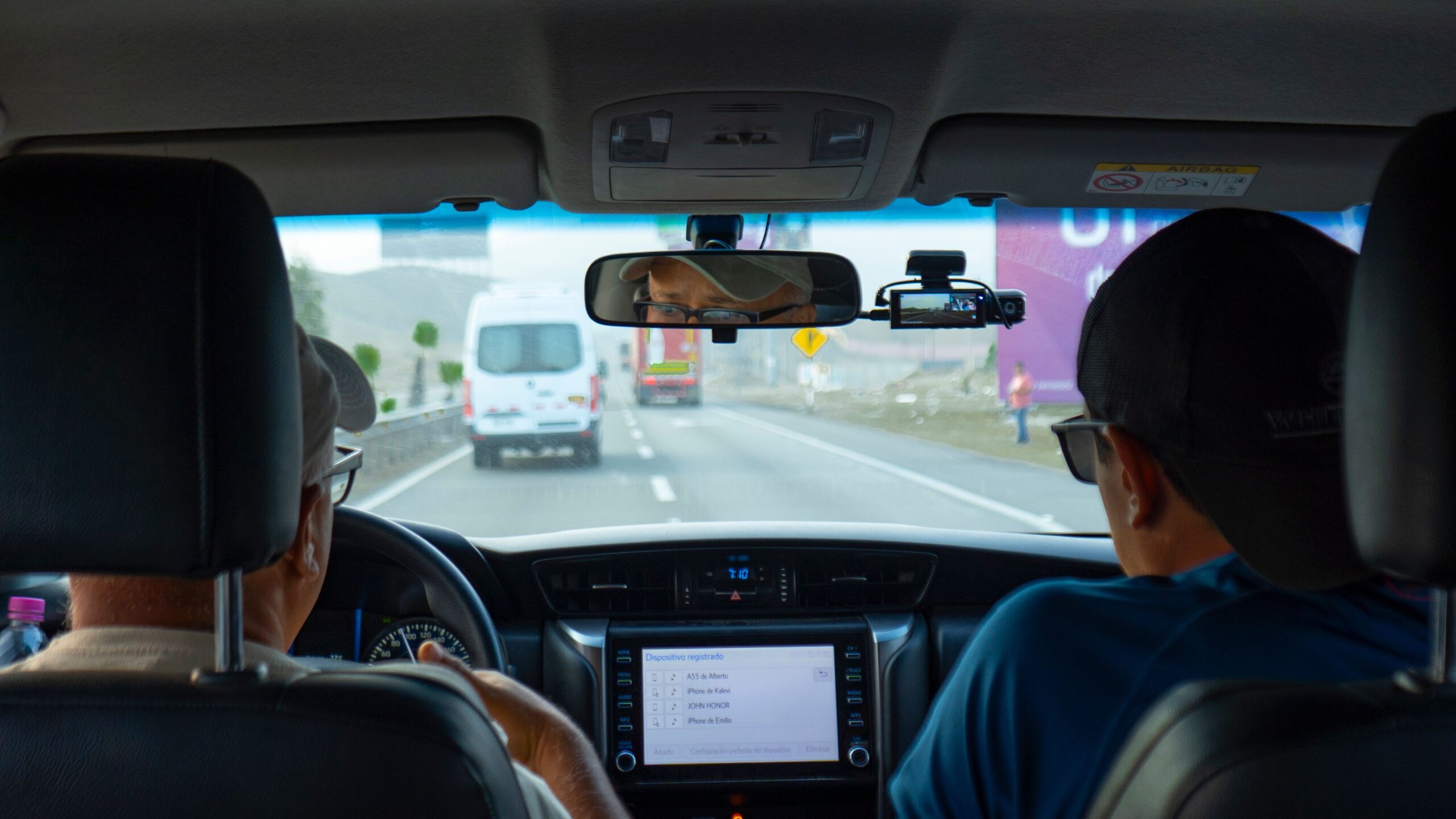 Sewa Hiace Jakarta sudah include driver