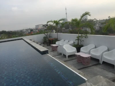 Kolam renang Berlian Pool
