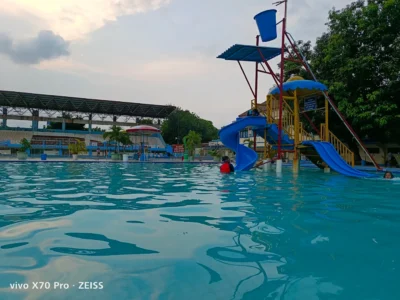 Kolam renang Rawa Badak