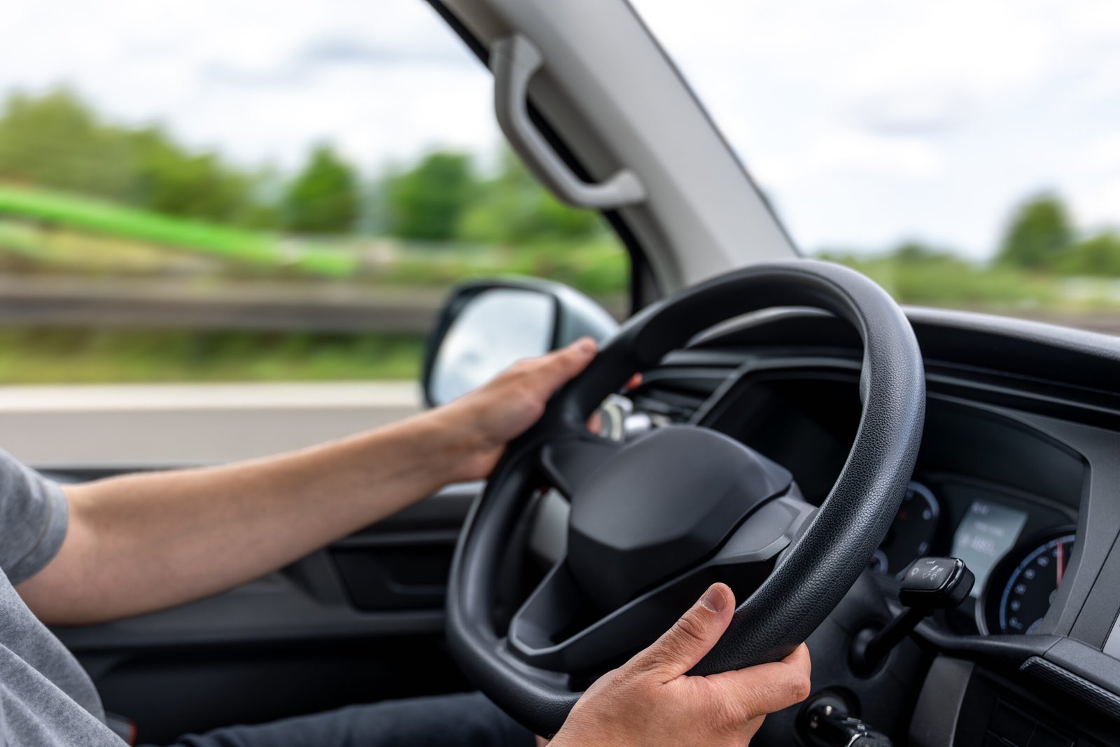 Sewa mobil dengan driver