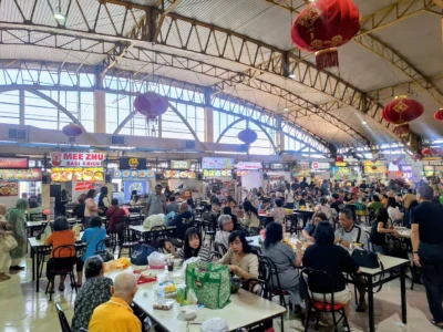 Keramaian Pasar Atom Surabaya