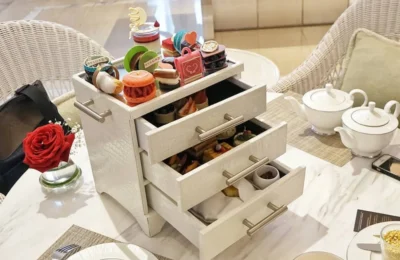 Afternoon tea di Peacock Lounge at Fairmont Jakarta