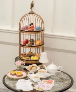 Afternoon tea di Alice by Tom Aikens