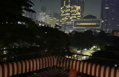 Cafe Rooftop: Egg Hotel 