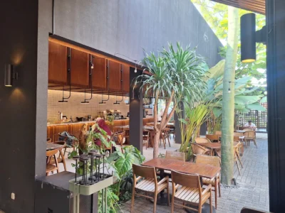 Restoran di Jalan Riau Bandung: Fella