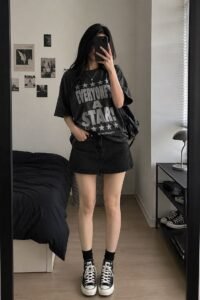 Outfit nonton konser outdoor sneakers