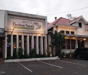 Restoran di Jalan Riau Bandung: Paviliun Sunda