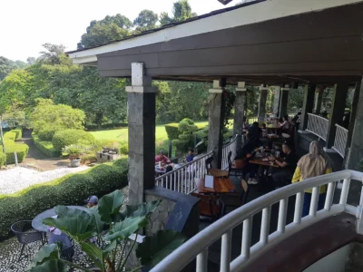 Restoran di dalam Kebun Raya Bogor: Resto Raasaa