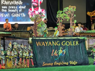 Warung Golek di Saung Angklung Udjo