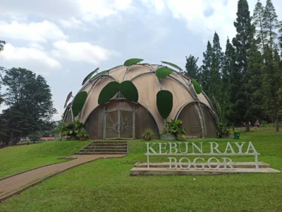 Itinerary study tour Bogor 3 hari 2 malam: Kebun Raya Bogor