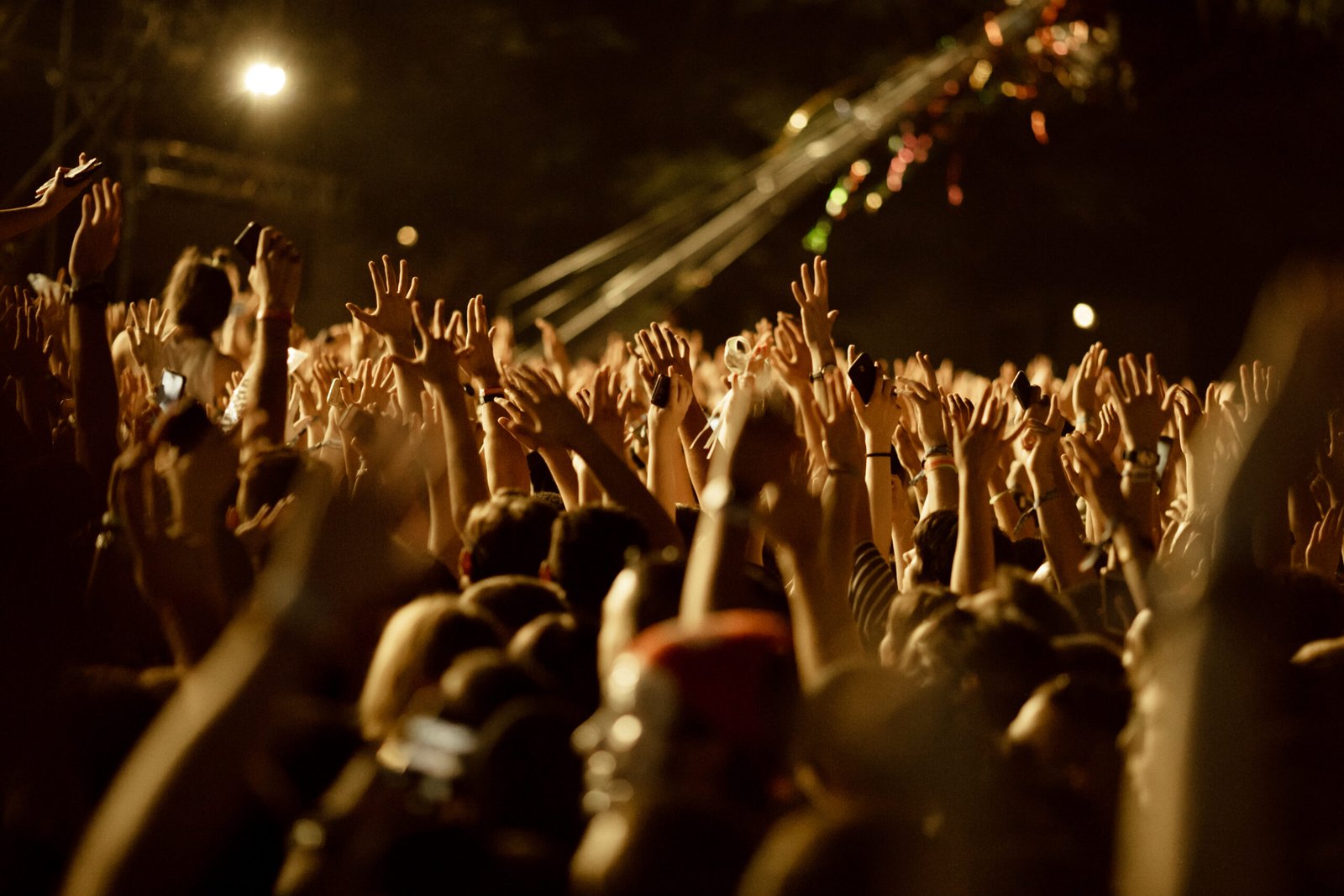 penonton konser internasional di stadion Jakarta