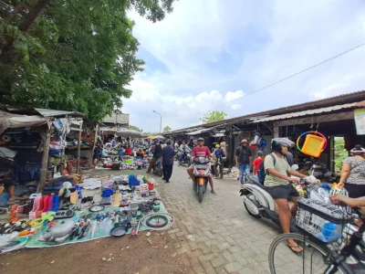 Wisata Semarang: Pasar Klitikan Kota Lama