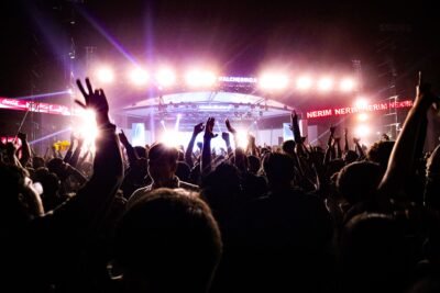 kerumunan penonton konser festival 