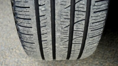 Cara merawat ban mobil agar tidak botak