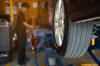 Cara merawat ban mobil agar tidak botak